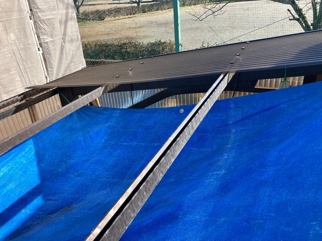 ブルーシートで養生